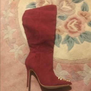 Red with gold studded toe. Whew these are IT!